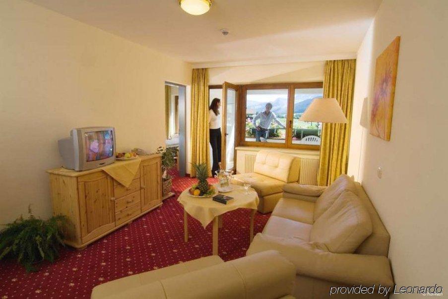 Alpenhof Brixen Hotel Brixen im Thale Room photo